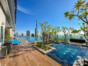 Best Burj Khalifa view balcony apartment with 64th floor infinity Pool in Paramount Hotel Midtown